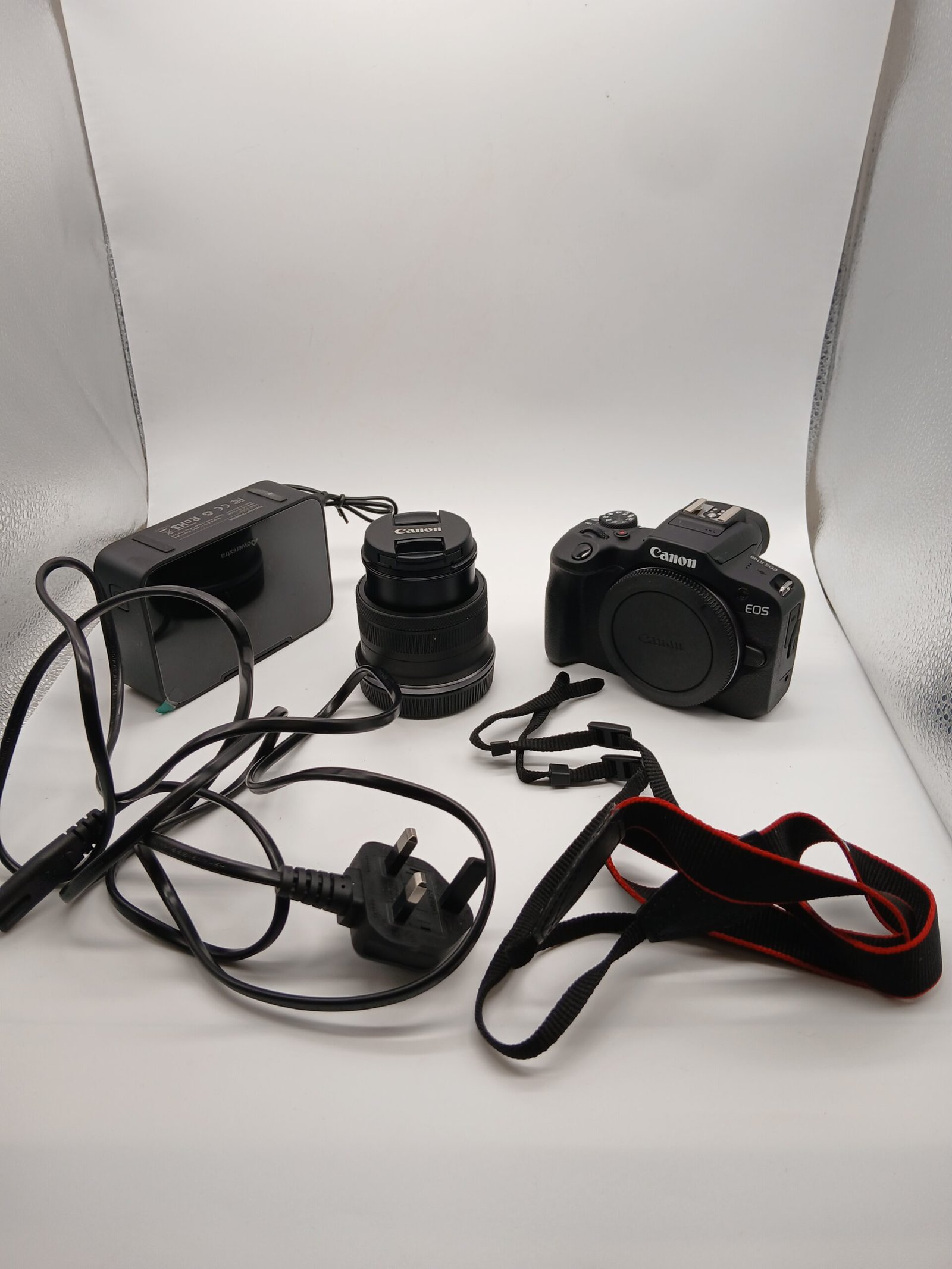 Canon Camera EOS R100 - Image 4